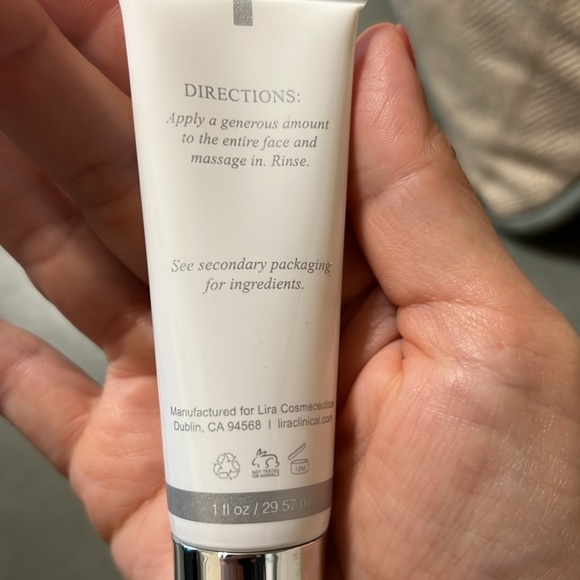 Lira Clinical PRO Exfoliating Cleanser โ 1 oz Travel Size โ Lot of 11 โ New - Picture 2 of 4